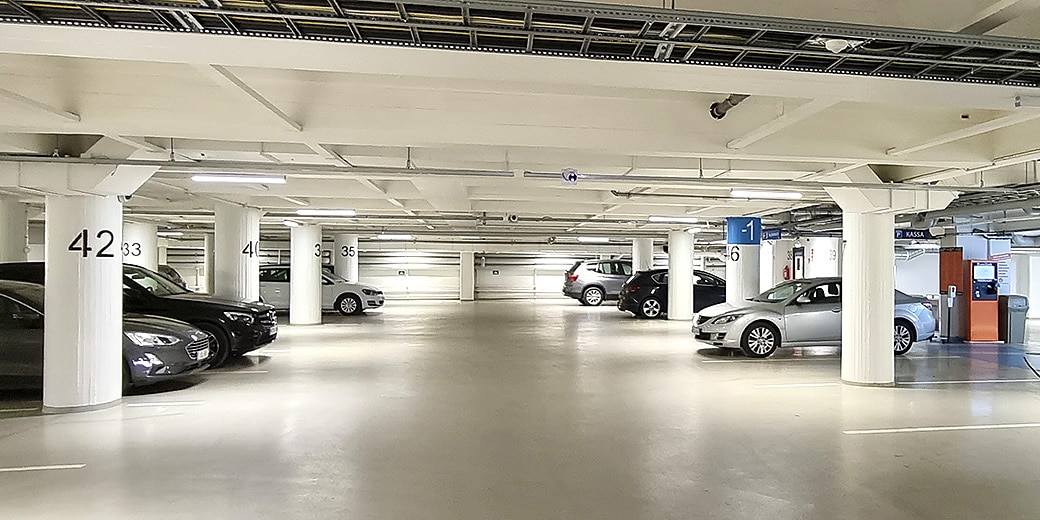 P-Autotalo Helsinki, autoja parkkihallissa