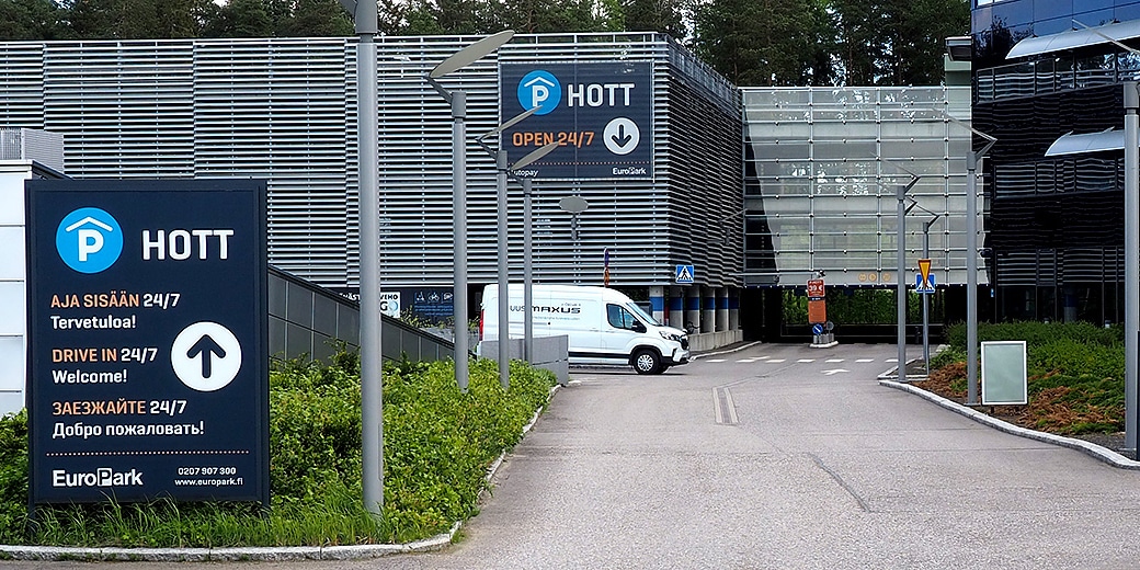 P-HOTT Helsinki-Vantaa, sisäänajo pysäköintitaloon