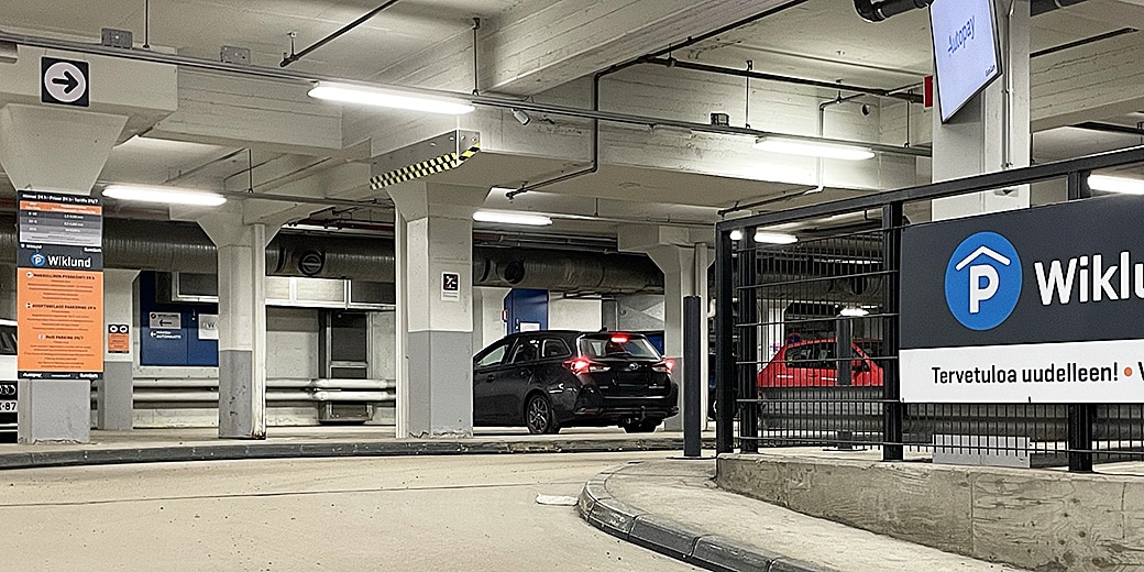 P-Wiklund Turku, autoja parkkihallissa