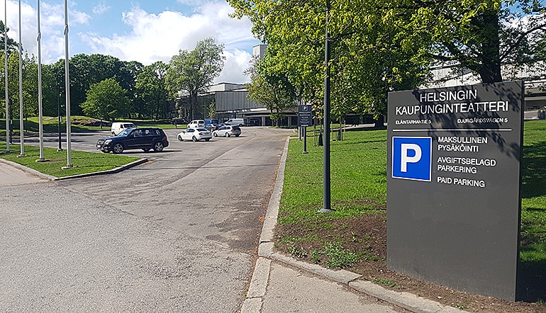 P-Kaupunginteatteri Helsinki, etupihan parkkipaikka