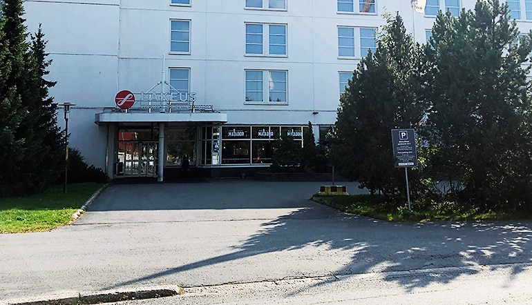 P-Lakeus Seinäjoki, hotellin edusta kadulta katsottuna