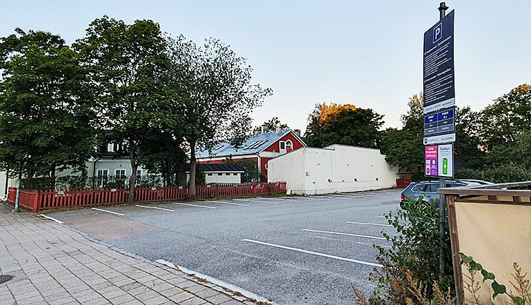 P-Linnankatu 84 Turku, asfaltoitu parkkialue