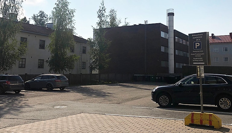 P-Maakuntatalo Seinäjoki, pysäköintialue rakennusten keskellä