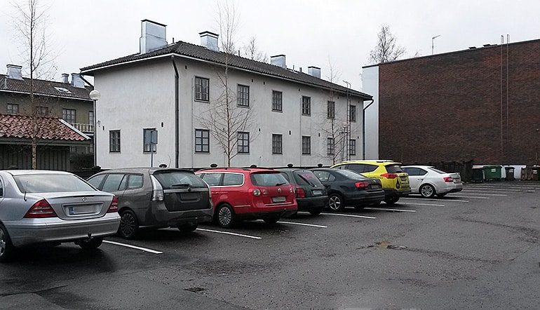 P-Maakuntatalo Seinäjoki, autoja pysäköintipaikalla