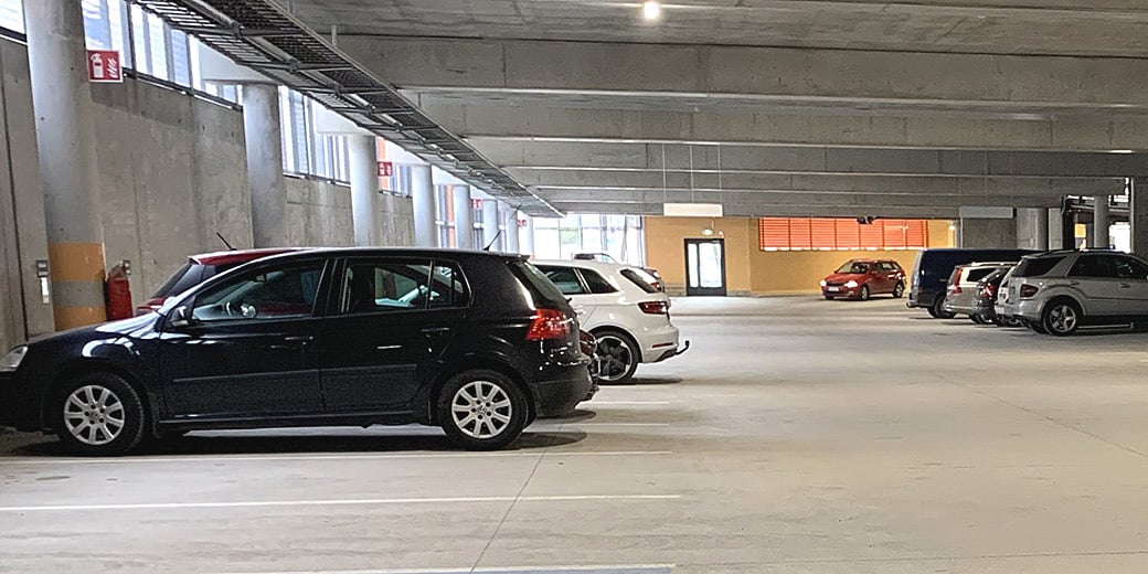P-Matkakeskus Kuopio, autoja parkkitalossa