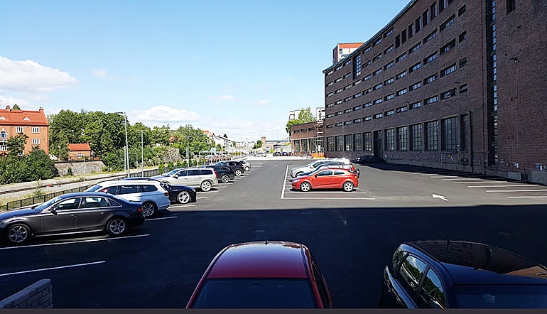 P-PMK-talo Tampere 6, parkkialue rakennuksen pihalla