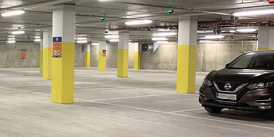 P-Raatikeskus Kajaani, auto parkkihallissa