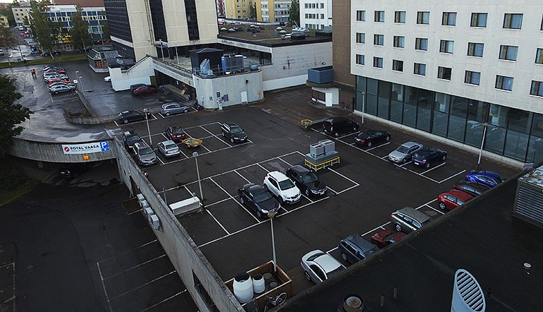 P-Royal Vaasa, ilmakuva parkkialueesta piha-alue 1