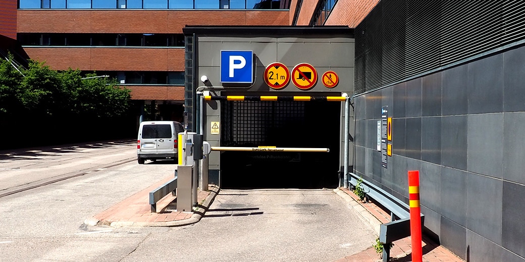 P-Ruoholahti Helsinki, sisäänajo parkkihalliin Länsisatamankadulta