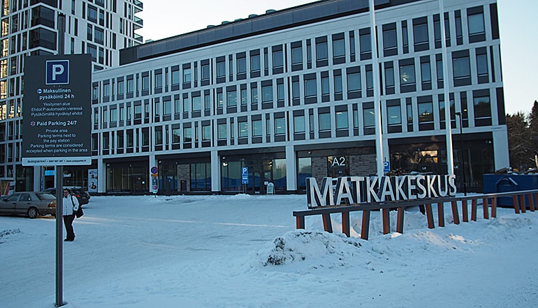 P-Saattopiha Kuopio, talvinen parkkipaikka Matkakeskuksen edessä