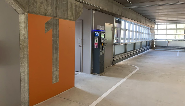P-Sairaalanrinteen parkki Oulu, Metric-maksuautomaatti pysäköintitalon 1. kerroksessa