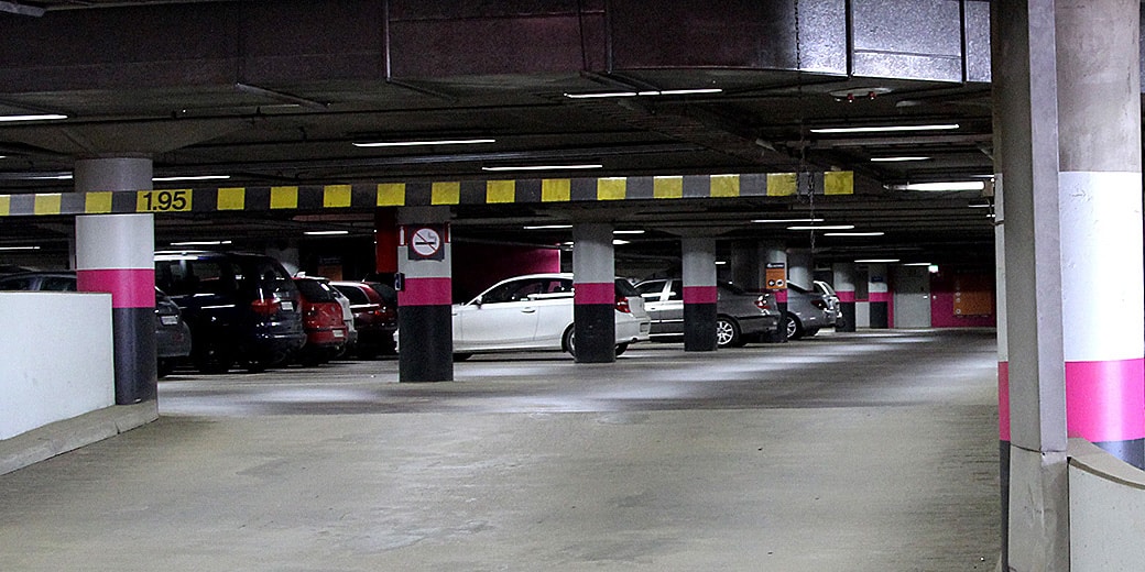 P-Sampokeskus Rovaniemi, autoja pysäköintihallin ylätasolla