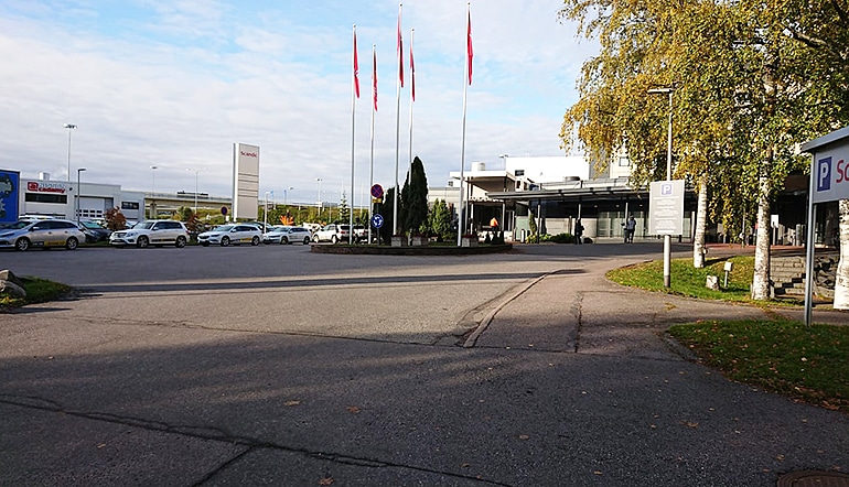 P-Scandic Aviacongress Vantaa, pysäköintipaikka hotellin edessä
