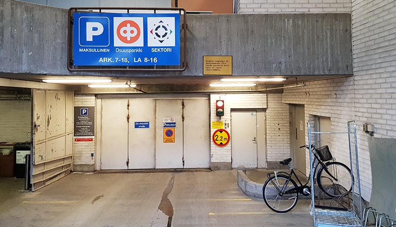 P Sektori Kuopio, sisäänajo parkkihallin sisällä