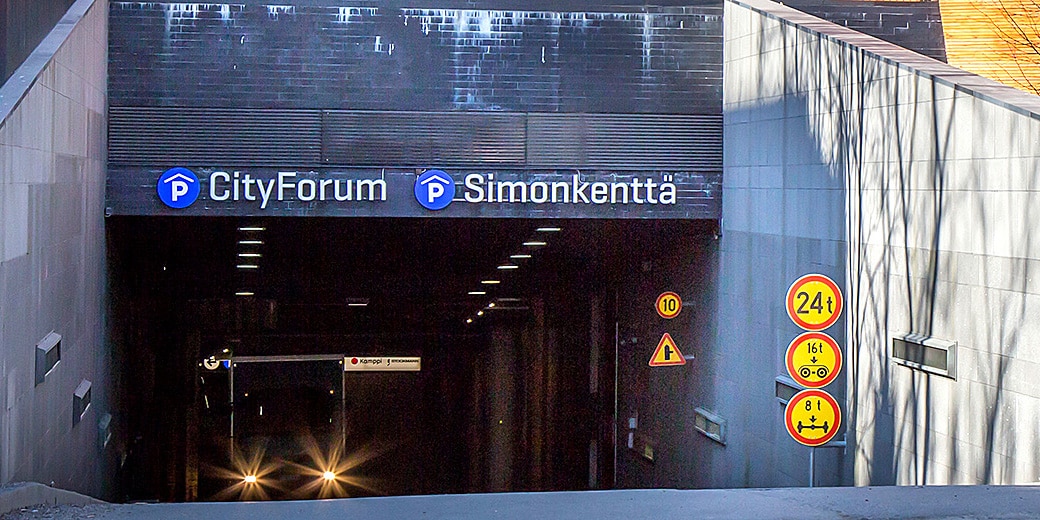 P-Simonkenttä ja P-CityForum Helsinki, sisäänajo parkkihalleihin Simonkadulta