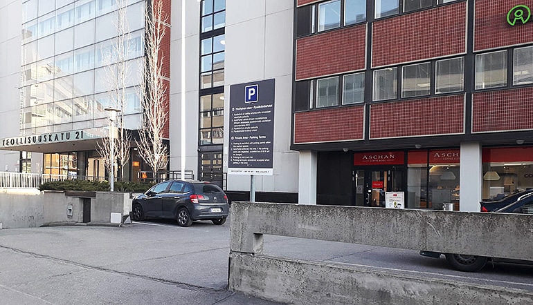 P-Teollisuuskatu Helsinki, sisäänajo parkkipaikalle Teollisuuskatu 21 piha-alueella