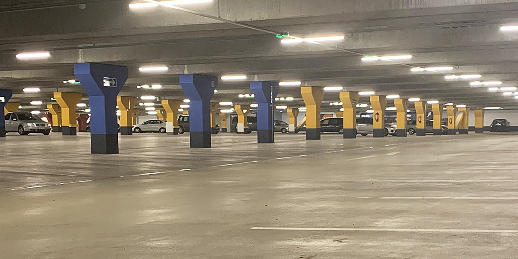 P-Toriparkki Joensuu, autoja pysäköintihallissa