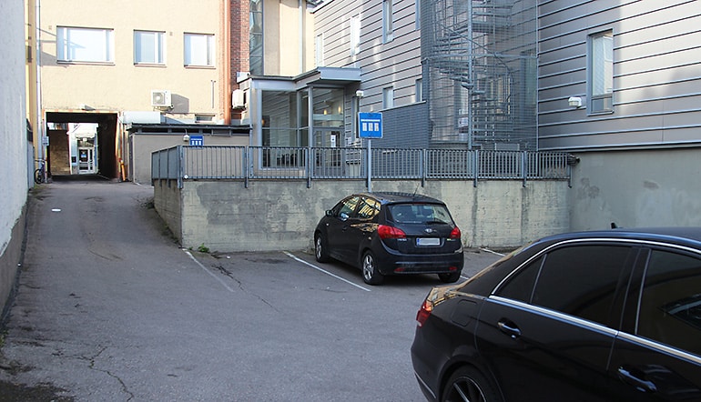 P-Väinönkatu Jyväskylä, parkkipaikka sisäpihalla